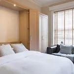 Small Sun Lit Studio Minutes From Kings Cross Station