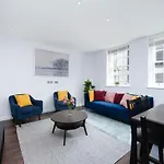 Stylish 3Br Flat In The Heart Of Soho London