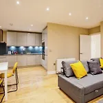 Modern 2Br London Flat Style And Comfort Combined