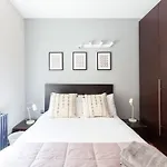 Modern And Comfortable Air-Conditioned 2Br Flat