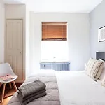 Modern And Comfortable Air-Conditioned 2Br Flat