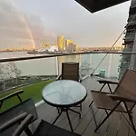 Luxury Apartment In Canary Wharf