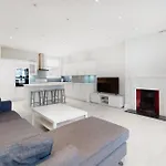 Modern 3 Bed Apartment In Hampstead