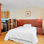 Baker Street Suite