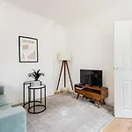 Stylish One Bedroom Apartment In Greater London
