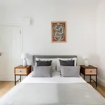 Stylish One Bedroom Apartment In Greater London