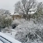 Riverside Apartment In Islington