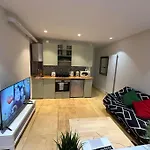 Comfortable Flat Near Portobello Rd