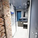 Elegant 1Bedroom Flat With Jacuzzi In A Prime Location