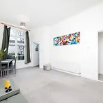 Spacious Minimalist 1Br Flat In London