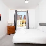 Spacious Minimalist 1Br Flat In London