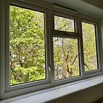 Central 2 Bed Property Near Nine Elms Station