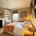 Homely Flat Wterrace 3 Mins To Battersea Park