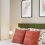 Cosy & Modern Property In London - Sleeps Up To 5