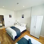 2 Bedroom Flat - 2 Bath - 15 Min Camden Town
