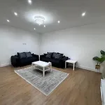 Elegant Living, 3 Bedroom Modern House