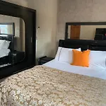 Superbly Furnished Apartment In Central London