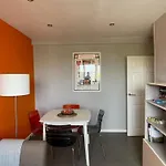 Top Floor 1 Bedroom Apartment With Views Over London