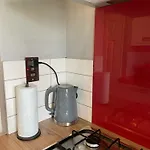 Top Floor 1 Bedroom Apartment With Views Over London