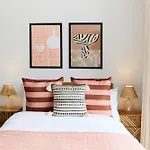 The Brondesbury Hideaway - Stylish 3Bdr Flat With Balcony & Parking
