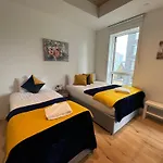 London Luxury Flat With Balcony, River View, O2 Arena, Excel, Canary Wharf, Station