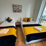 London Luxury Flat With Balcony, River View, O2 Arena, Excel, Canary Wharf, Station