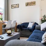 Modern 3 Bedroom Apartment In Wimbeldon Park