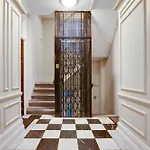 Lovely Charing Cross Apartment