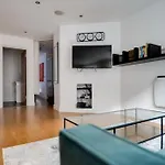Lovely Charing Cross Apartment