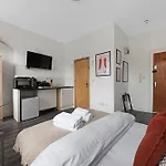 Archway Station Studios - Double Bed
