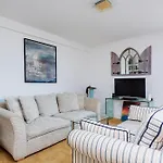Veeve - Canalside Comfort