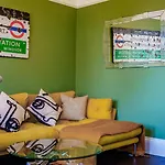 Stylish One Bedroom Flat In Kensingston London