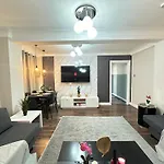 Hyde Park Comfortable Two Bedroom Apartment