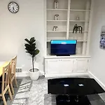 Cozy 3 Bed Flat Near To Station