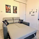 Beethoven St One Bedroom Flat - 3 Beds Up To 4 Adults