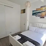 Beethoven St One Bedroom Flat - 3 Beds Up To 4 Adults