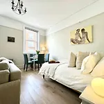 Crawford Street Studio, By The Design Traveller