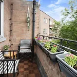 Bright And Spacious Flat Near Victoria Park