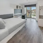 Modern en-suite studios in White City
