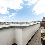 Two Bedroom Flat With Balcony In Central Wimbledon