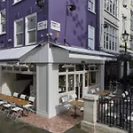 Luxurious 1-Bedroom Penthouse On Oxford Street 11G