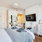 Lovely 2 Bedroom Ground Floor Flat With Garden.