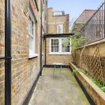 Cosy Urban Retreat