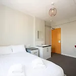 Spacious Room With Shared Facilities
