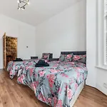 Cozy Wimbledon Apartment