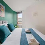 Modern 2 Bedroom Apartment In Islington Close To Station