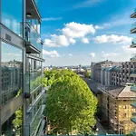 Luxury 1 Bed Apartment In Tower Hill