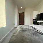 Private Suite In Luxury Shared Apartment