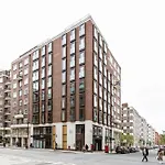 Serene Cityscape - 2Br Luxury Westminster Apartment