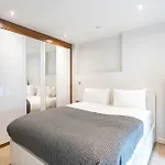 Serene Cityscape - 2Br Luxury Westminster Apartment